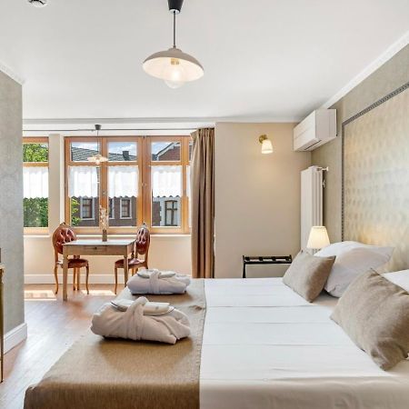 Bed and Breakfast Cafe Rene Борґлон Екстер'єр фото
